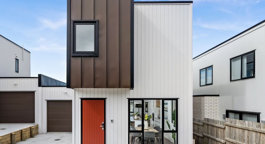  at 10 Waihou Crescent, Albany, North Shore City, Auckland