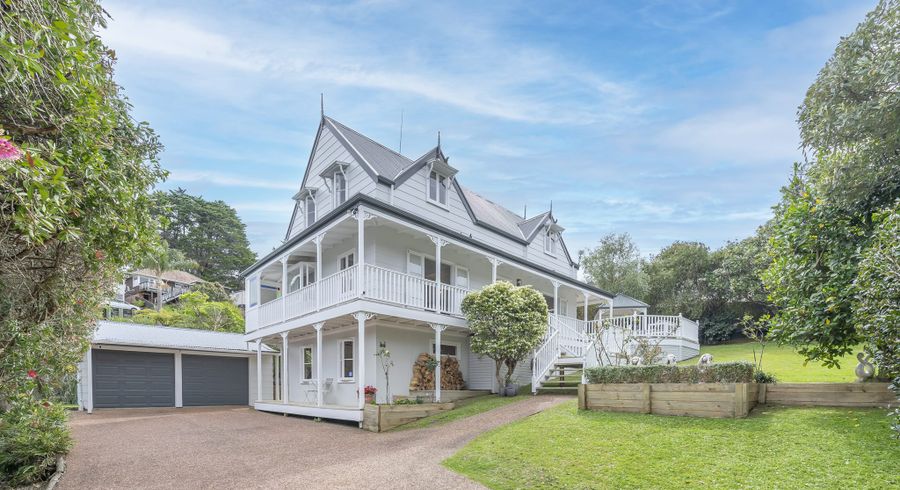  at 18 Pallister Drive, Hillsborough, Auckland