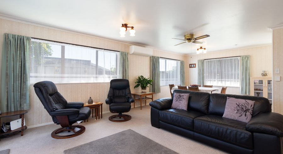  at 8 Oak Place, Whakatane