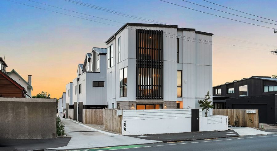  at 1/258 Lake Road, Hauraki, Auckland