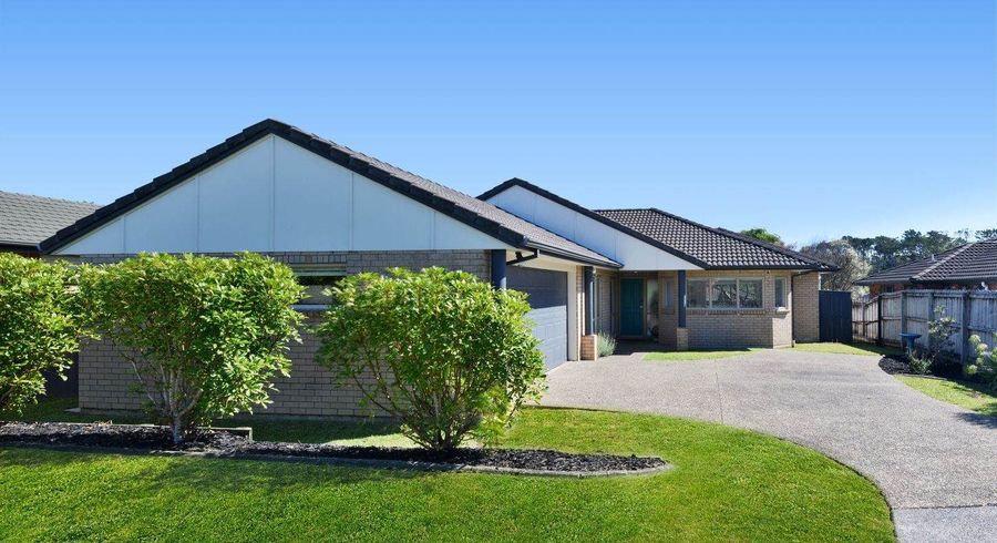  at 8 Brookwood Drive, Henderson, Auckland
