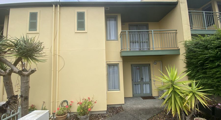  at 5 Mount Lebanon Lane, Henderson, Waitakere City, Auckland