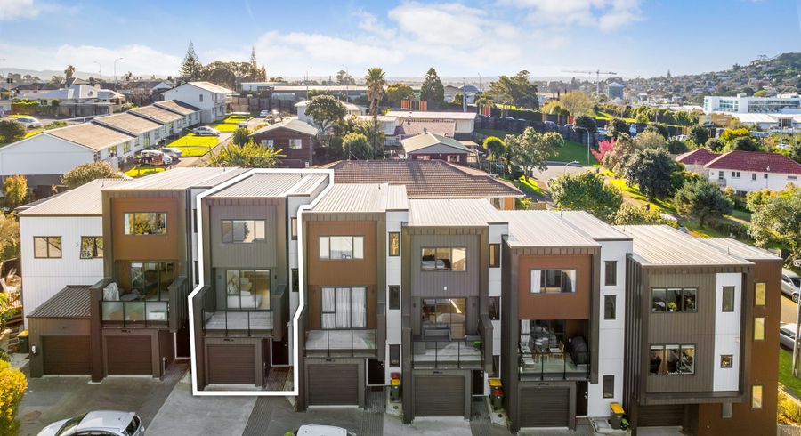 at 5/56 Ernie Pinches Street, Mount Roskill, Auckland