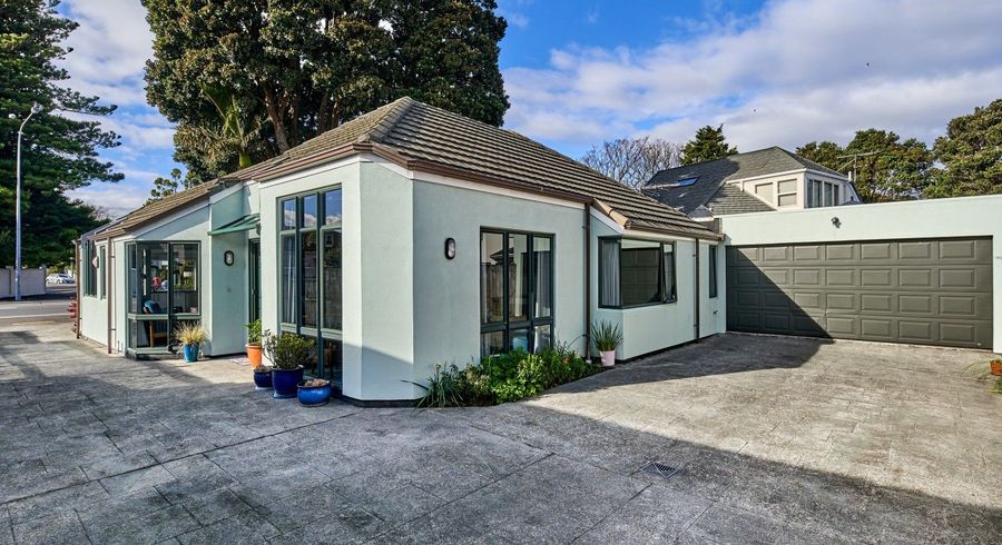  at 2/58 Laings Road, Hutt Central, Lower Hutt
