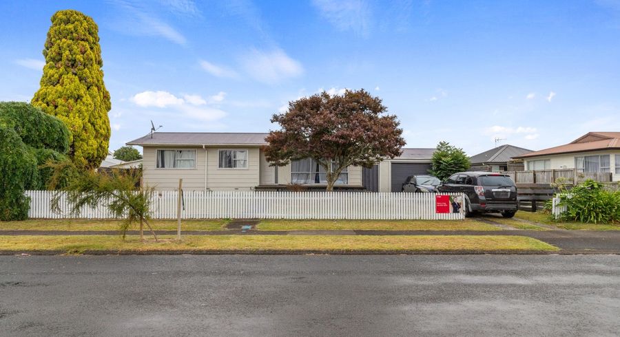  at 22 Oakfield Crescent, Pukete, Hamilton
