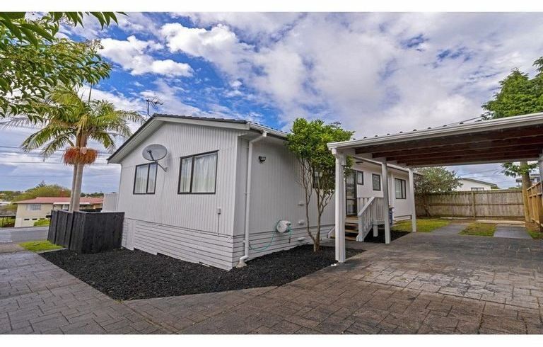  at Lincoln Park Avenue, Massey, Waitakere City, Auckland