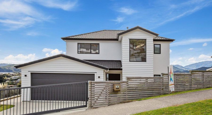  at 4 Madeira Close, Whitby, Porirua