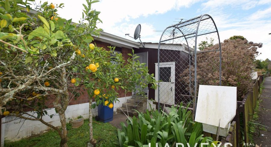  at 6 Hiseman Lane, Henderson Valley, Waitakere City, Auckland