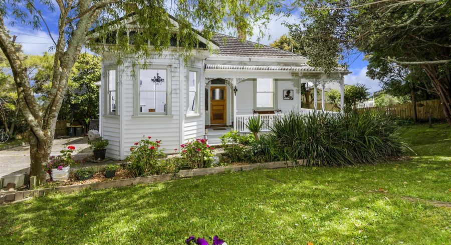  at 350 Glenfield Road, Glenfield, Auckland