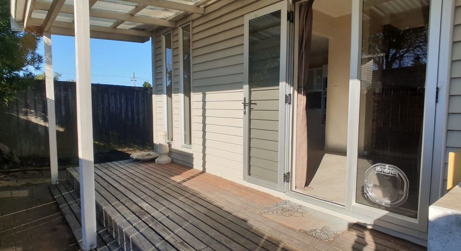  at 2/20 Hutchinsons Road, Highland Park, Auckland