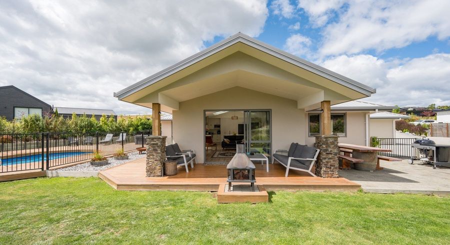  at 9 Kohuhu Lane, Redwood Valley