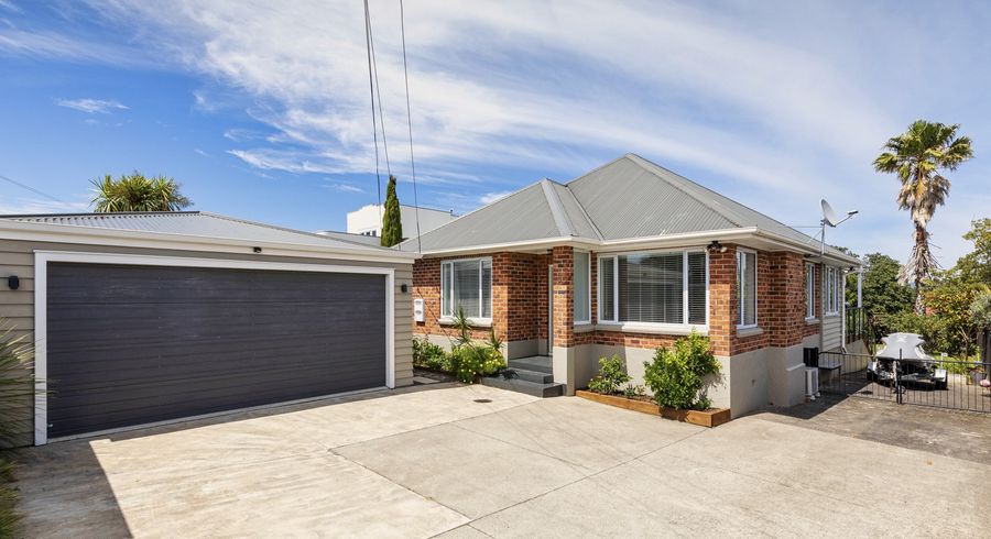  at 304 Point Chevalier Road, Point Chevalier, Auckland