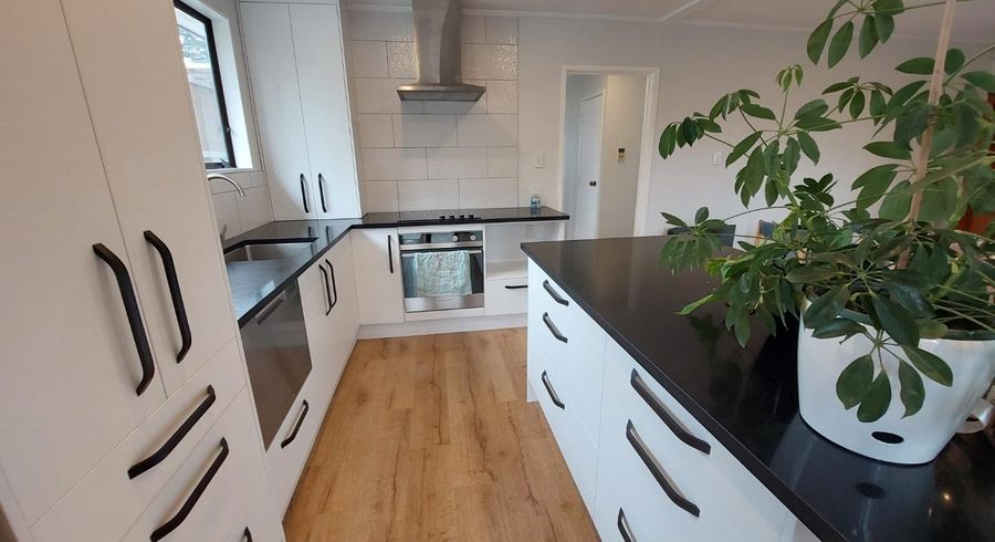  at 1/87 Luanda Drive, Ranui, Auckland