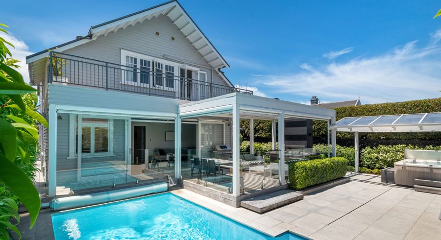  at 11 Bridge View Road, Birkenhead, Auckland