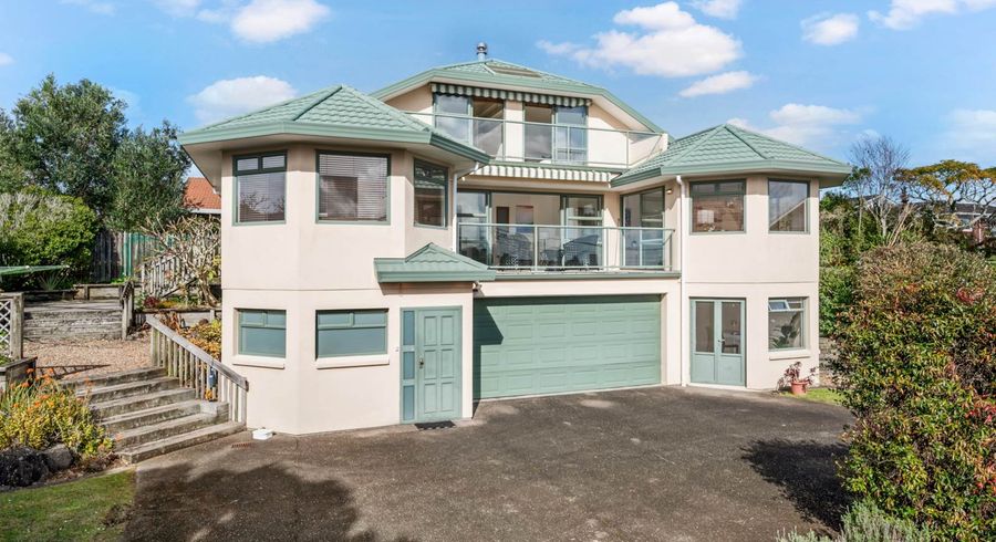  at 23 Winscombe Street, Belmont, Auckland