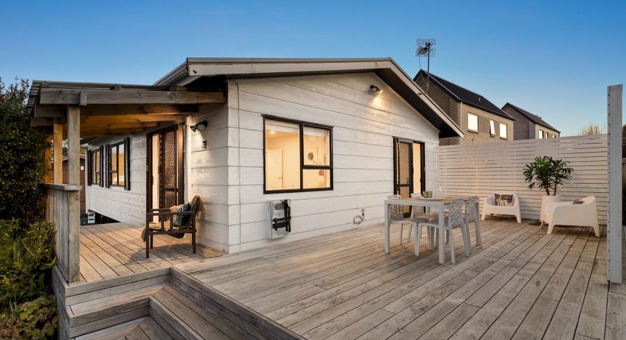  at 2/7 Eskdale Road, Birkdale, North Shore City, Auckland