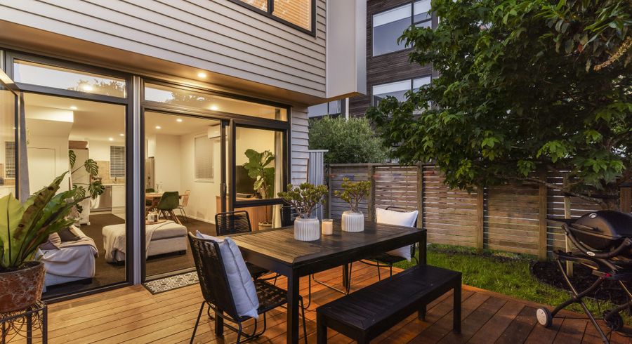  at 12/15 Chivalry Road, Glenfield, North Shore City, Auckland