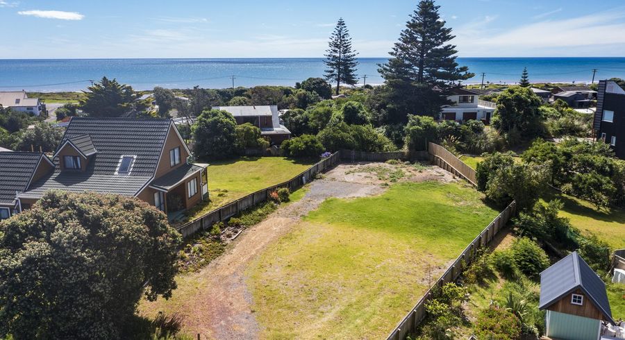  at 5 Babbacombe Avenue, Otaki Beach, Otaki