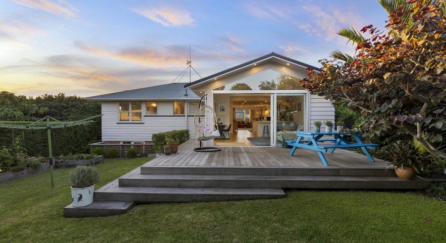  at 3 Pikitea Road, Mangere Bridge, Auckland