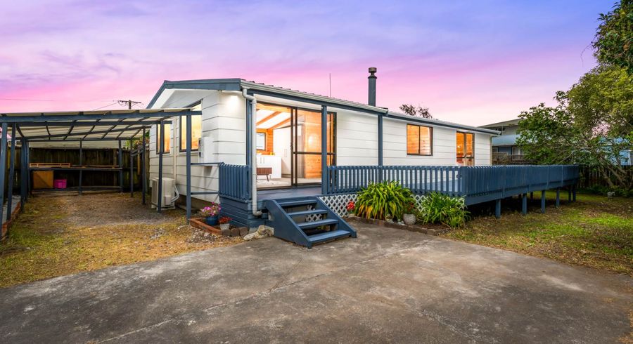  at 2/49 Larnoch Road, Henderson, Auckland