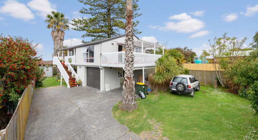  at 2/23 Beihlers Road, Weymouth, Auckland