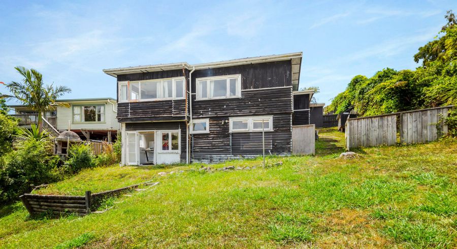  at 14 Fairmount Road, Titirangi, Auckland