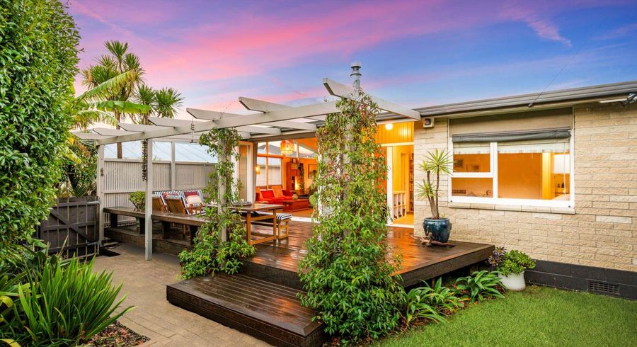  at 1 Dawnhaven Drive, Te Atatu Peninsula, Waitakere City, Auckland