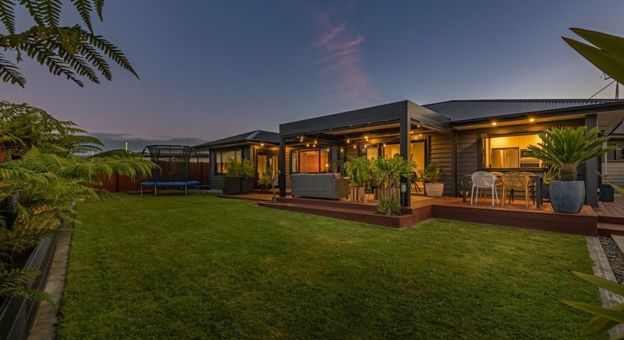  at 6 Stratford Court, Fitzherbert, Palmerston North