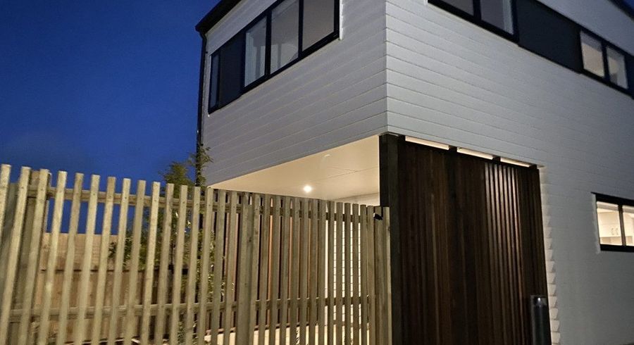  at 2/5 Brandon Road, Glen Eden, Waitakere City, Auckland