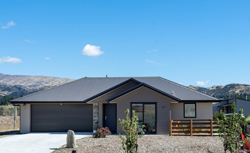  at 15 Jackson RISE, Luggate, Luggate