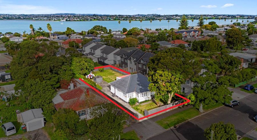  at 34 Kawiti Avenue, Point England, Auckland