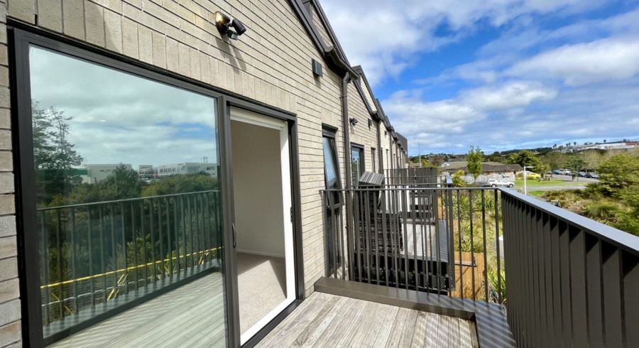  at 28 Westgate Drive, Massey, Waitakere City, Auckland