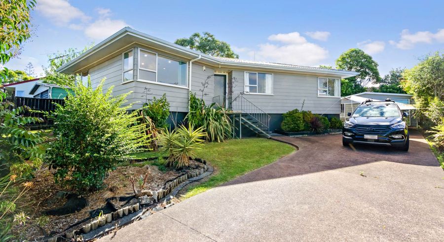  at 4 Landow Place, Henderson, Auckland