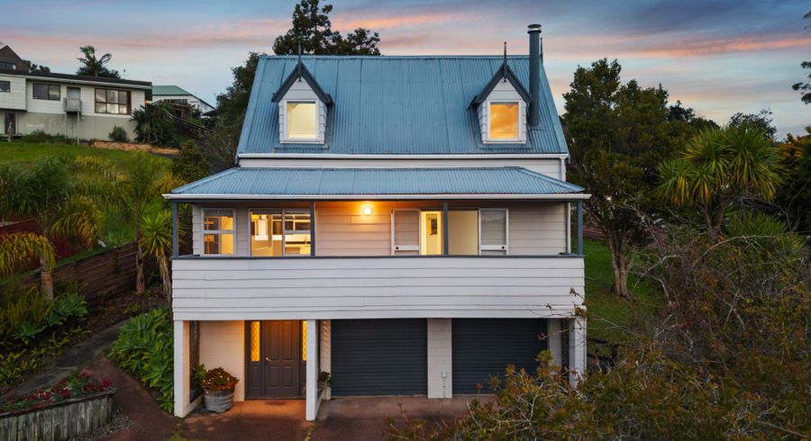  at 10 Dianthus Place, Browns Bay, North Shore City, Auckland