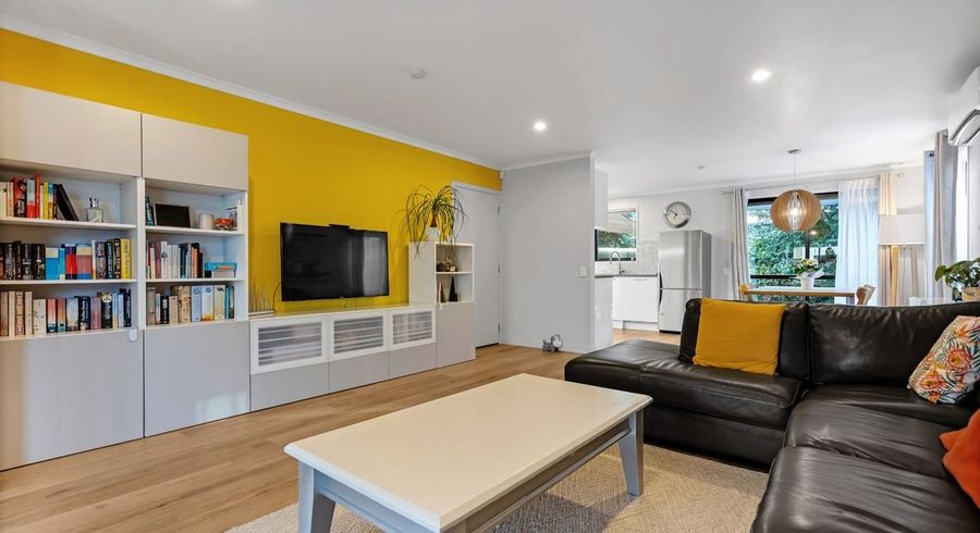  at 3 Kuparu Street, Weymouth, Auckland