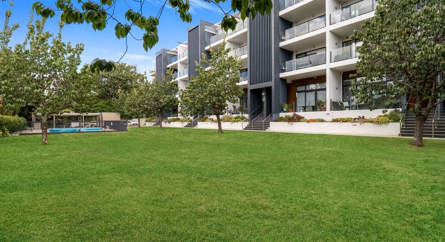  at 30/8 Thompson Park Road, Mount Wellington, Auckland City, Auckland