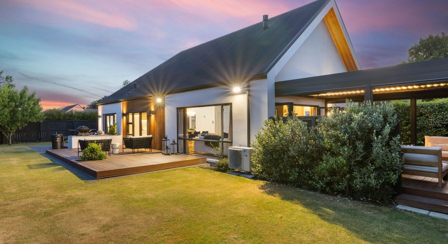  at 8 Carnaby Close, St Albans, Christchurch