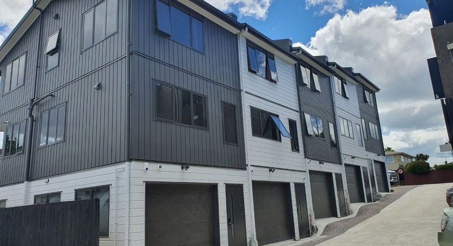  at 2/243 Mount Albert Road, Sandringham, Auckland City, Auckland