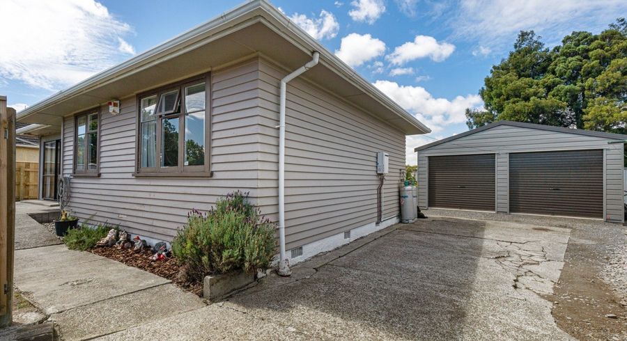  at 9 Lewis Place, Highbury, Palmerston North, Manawatu / Whanganui