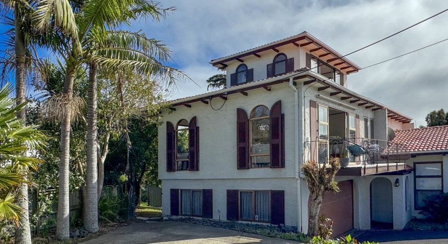  at 1/918 Beach Road, Waiake, North Shore City, Auckland