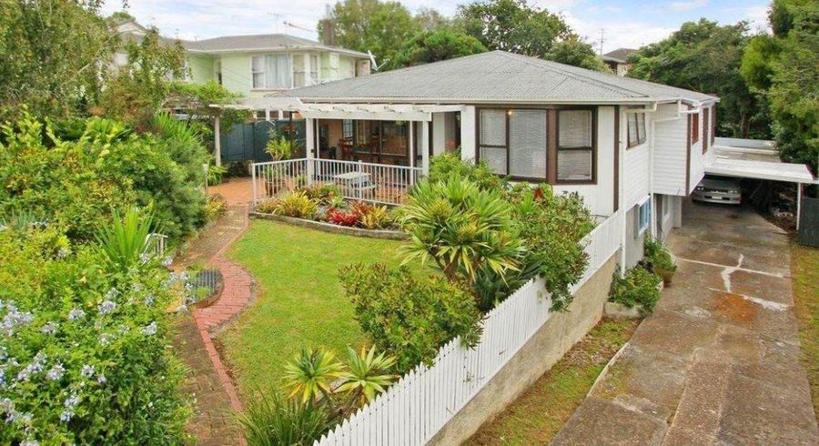  at 6 Windermere Crescent, Blockhouse Bay, Auckland City, Auckland