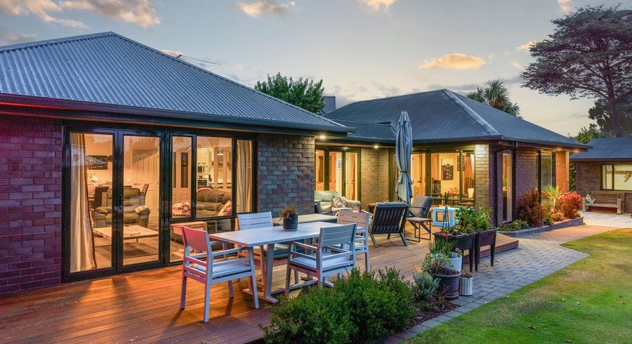  at 2/90 Woodham Road, Linwood, Christchurch