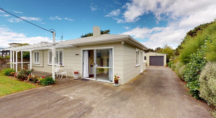  at 14 Kent Avenue, Waitarere Beach, Levin