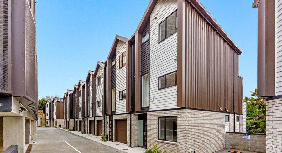  at 10 Meadowbank Road, Meadowbank, Auckland City, Auckland