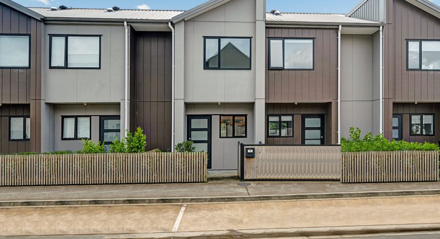  at 7 Eileen Newey Place, Henderson, Waitakere City, Auckland