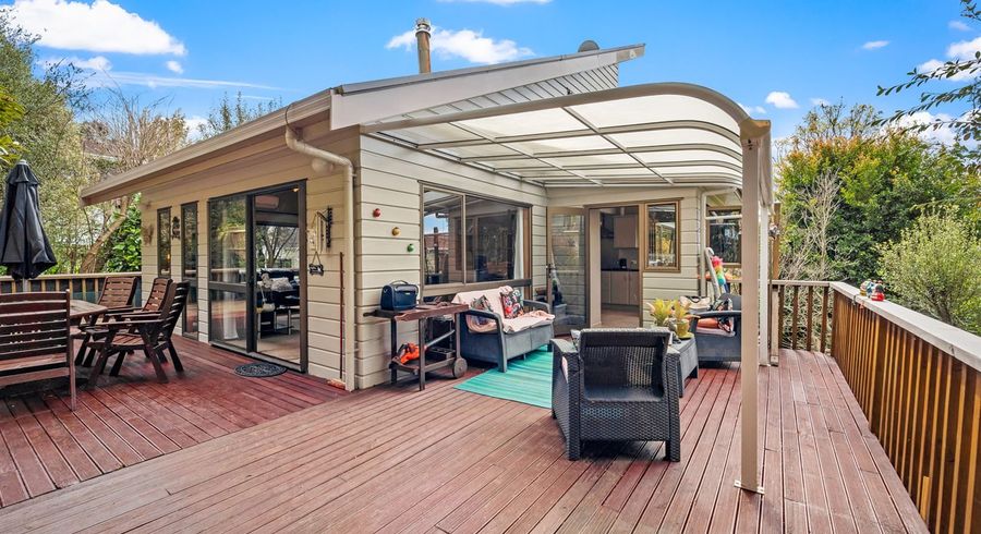  at 1/685 East Coast Road, Browns Bay, Auckland