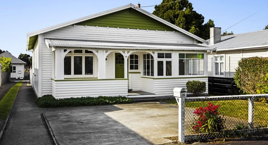  at 25 Paynters Avenue, Strandon, New Plymouth