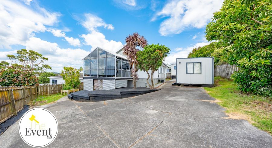  at 8 Grenadine Place, Unsworth Heights, North Shore City, Auckland