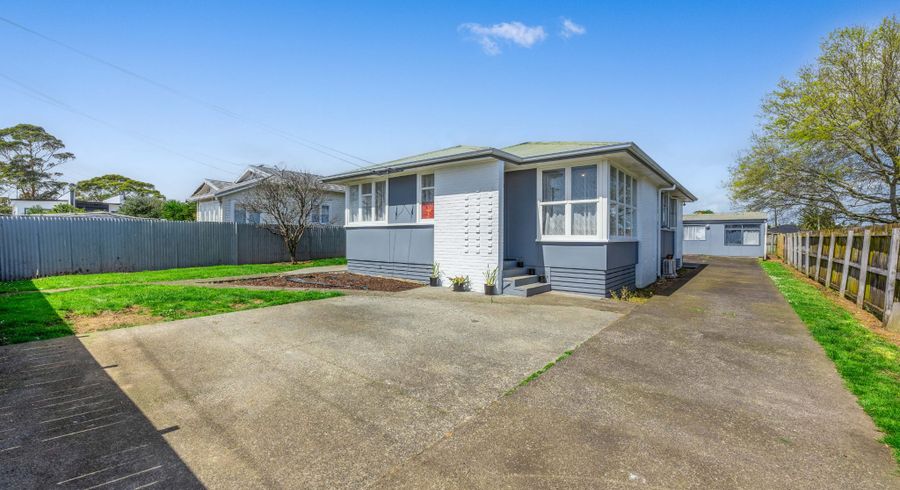  at 39 Flat Bush Road, Clover Park, Auckland