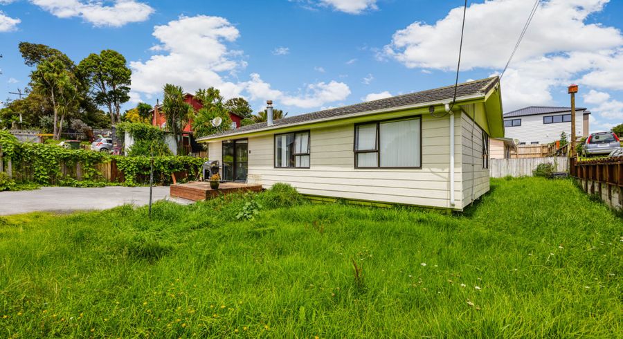  at 2 Harrington Road, Henderson, Waitakere City, Auckland